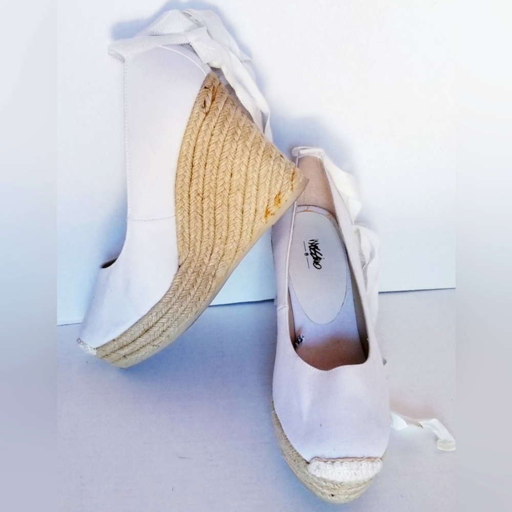 MOSSIMO Stylish Summer 4" Straw Wedge Heel Shoes Ribbon Ankle Strap WHITE Sz 9